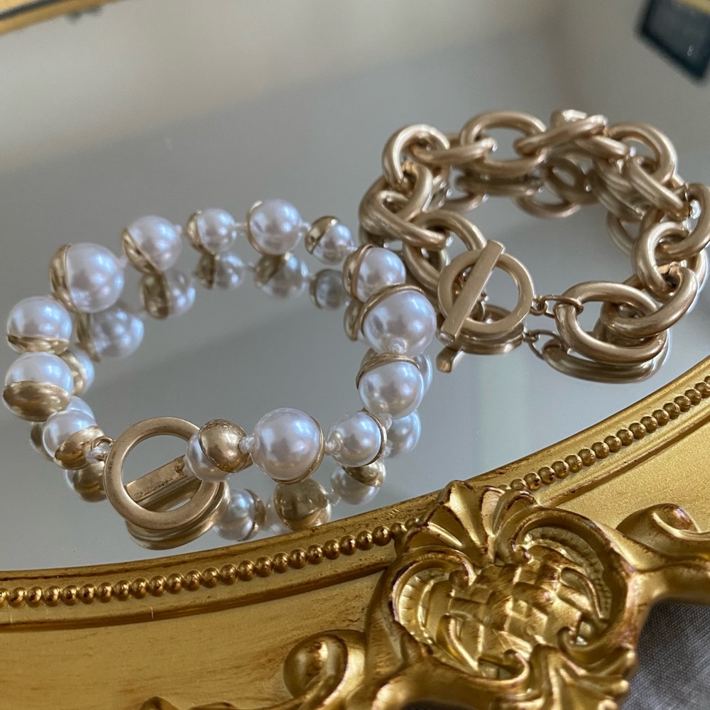 Gold chain and pearl toggle bracelet set